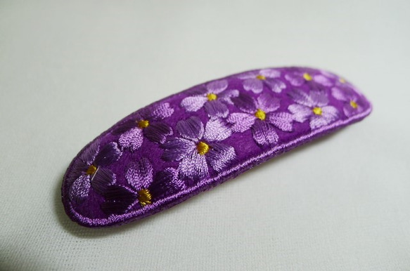 桜の刺繍バレッタ　紫　10㎝金具 4枚目の画像