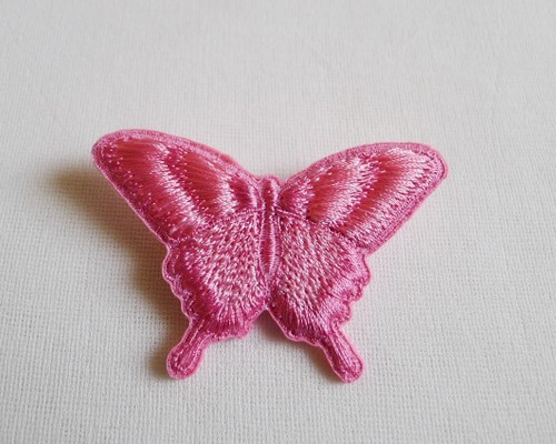 未使用　piari 様　ハンドメイド　作品　ブローチ　蝶　ピンク 未使用 piari 様 ハンドメイド 作品 ブローチ 蝶 ピンク