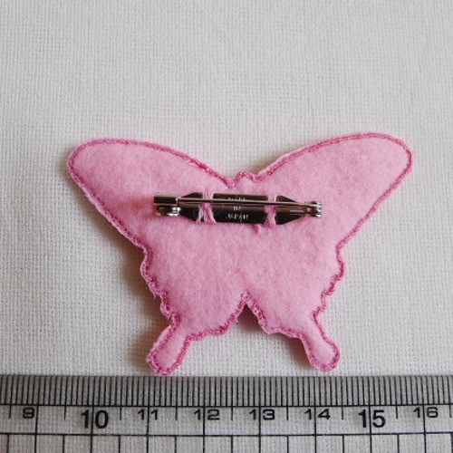 ピンク色のアゲハ蝶刺繍ブローチ ブローチ まちゃぷ 通販