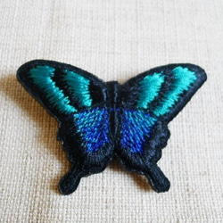 青緑と青のアゲハ蝶刺繍ブローチ 3枚目の画像
