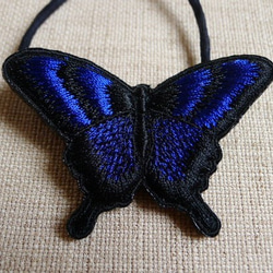 濃い青アゲハ蝶のヘアゴム 2枚目の画像