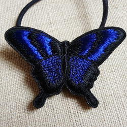 濃い青アゲハ蝶のヘアゴム 3枚目の画像