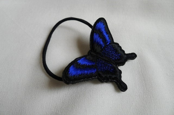 濃い青アゲハ蝶のヘアゴム 5枚目の画像