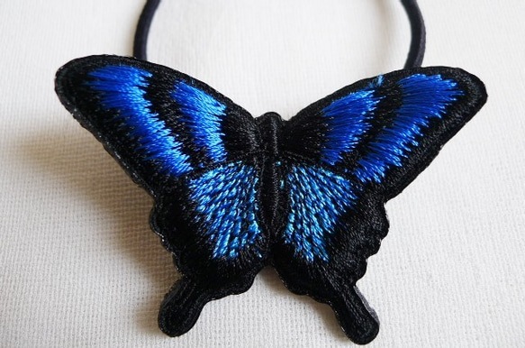 青と水色の揚羽蝶のヘアゴム 5枚目の画像