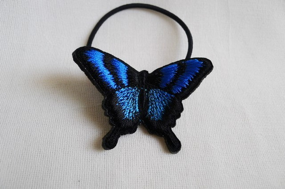 青と水色の揚羽蝶のヘアゴム 6枚目の画像