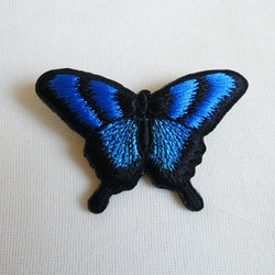 青と水色のアゲハ蝶刺繍ブローチ 2枚目の画像