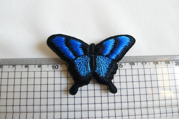 青と水色のアゲハ蝶刺繍ブローチ 4枚目の画像