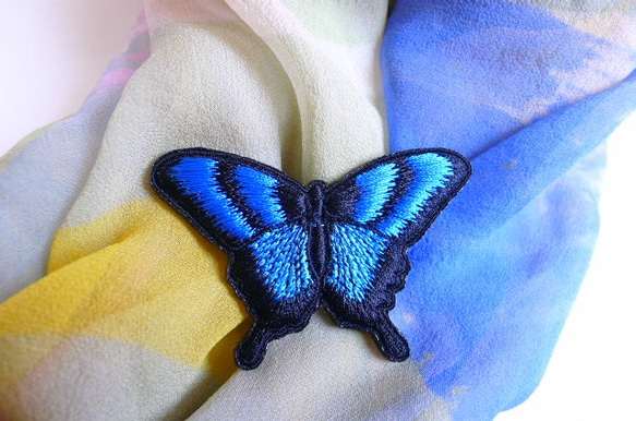 青と水色のアゲハ蝶刺繍ブローチ 6枚目の画像