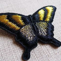 黒地に金銀糸アゲハ蝶刺繍ブローチ 5枚目の画像