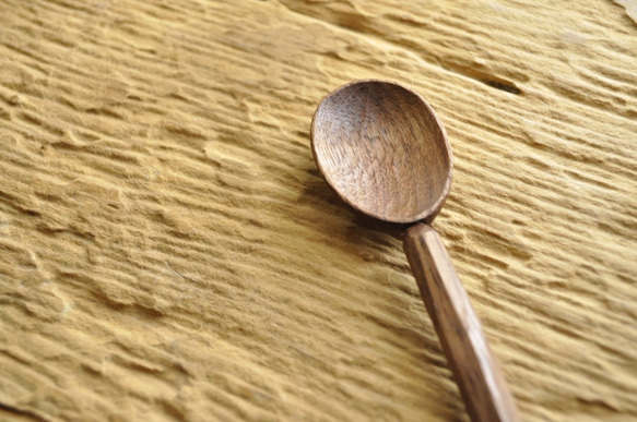 多角手雕雞蛋木匙 木湯匙/攪拌匙/胡桃木 第1張的照片