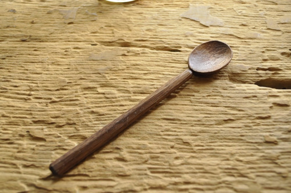 多角手雕雞蛋木匙 木湯匙/攪拌匙/胡桃木 第2張的照片