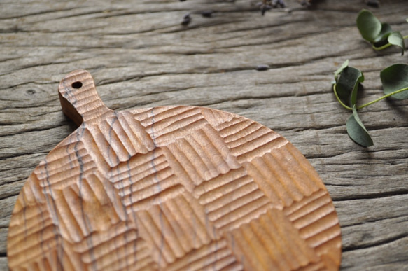 和風の市松模様のミニテクスチャ木製のまな板デザートトレイ/マット/ チェリー・ウッド /木ラインは創造的なシリーズを織ります 2枚目の画像