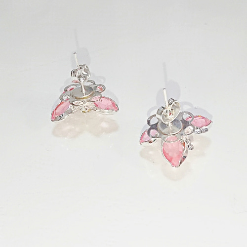 【tsubutamipu】ハンドメイド　カメリア　バタフライイヤリング 新作♡カメリアバタフライ ピアス ピンク＆シルバー 送料込み ピアス