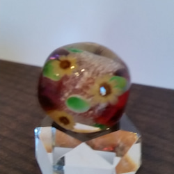 小さなガラスのお花玉、ひまわり赤、紫グラデーション 2枚目の画像