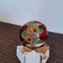 小さなガラスのお花玉、ひまわり赤、紫グラデーション 3枚目の画像