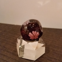 小さなガラス桜玉、赤紫系 2枚目の画像