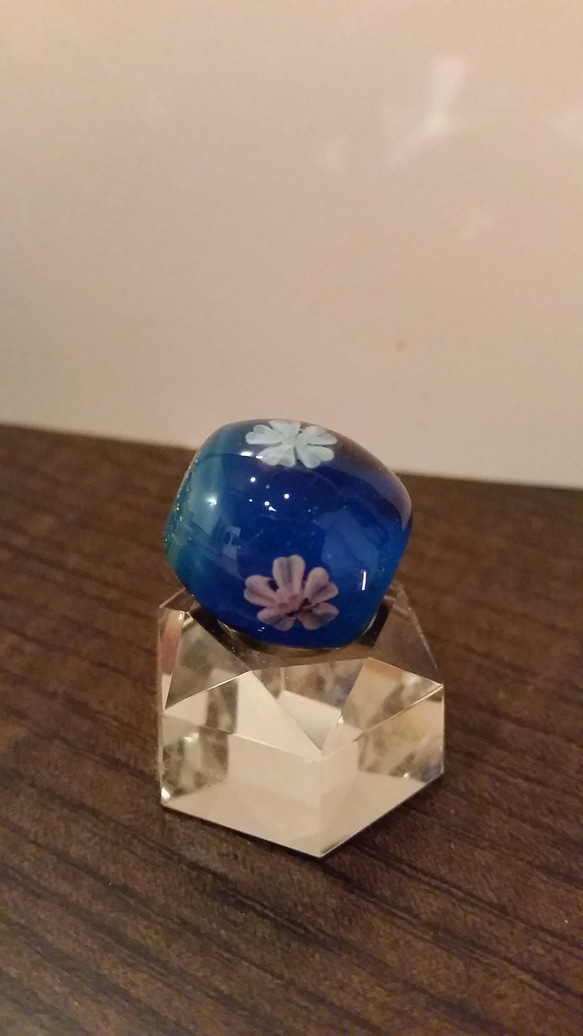小さなガラスの桜玉、ブルー系1 1枚目の画像