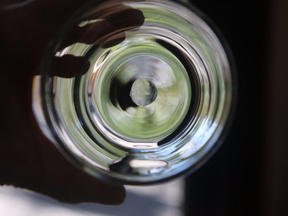 透明な２５０ｃｃたっぷり入る宙吹き硝子のグラス 3枚目の画像