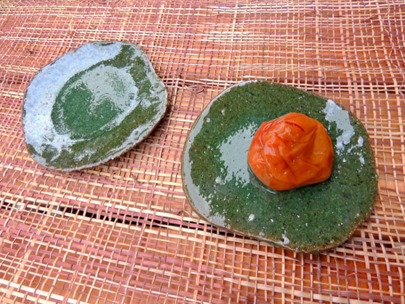 ヒワガラス釉　変形豆皿　2枚セット 4枚目の画像