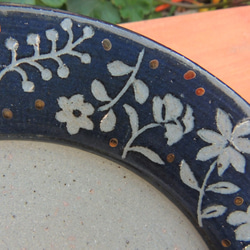 花模様のリム皿 3枚目の画像