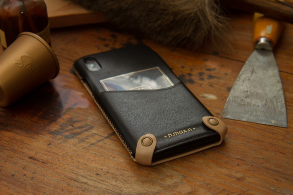 iPhone X / Xs 極簡系列經典款皮革保護套 - 雅緻黑 第2張的照片