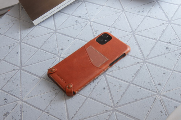 iPhone 11 極簡系列經典款皮革保護套 - 馬鞍棕 第1張的照片