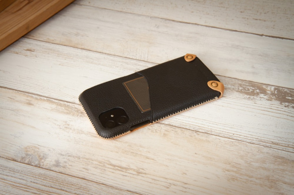 iPhone 11 MORANDI系列經典款皮革保護套 - 騎士黑 第3張的照片
