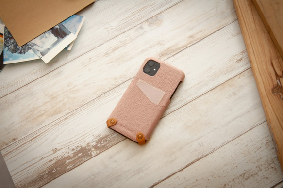 iPhone 11 MORANDI系列經典款皮革保護套 - 奶茶粉 第1張的照片