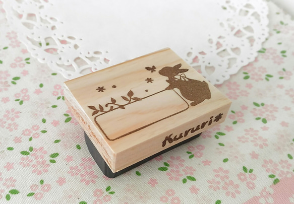 小免費框架郵票與兔子和蝴蝶 第2張的照片