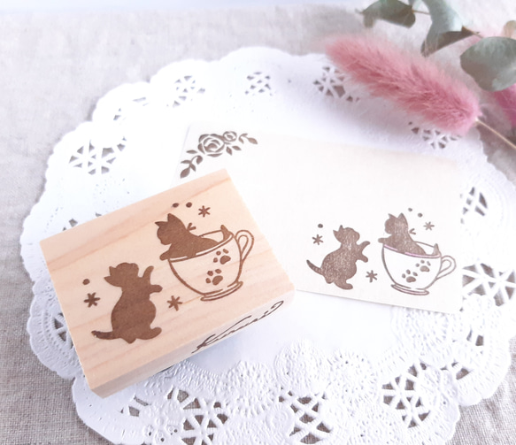 ティーカップと仲良しツインズ猫のスタンプ 1枚目の画像