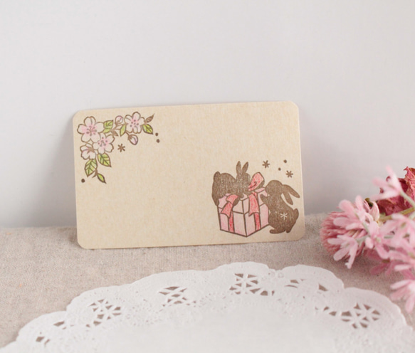 2羽うさぎとプレゼントの消しゴムはんこ（垂れ耳&立ち耳） 5枚目の画像