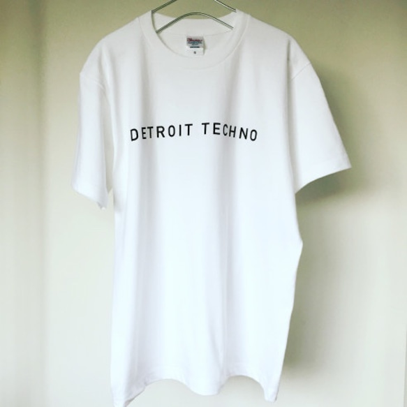 シンプルなTシャツ「DETROIT TECHNO」白 1枚目の画像