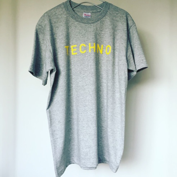 シンプルなTシャツ「TECHNO」グレー 1枚目の画像