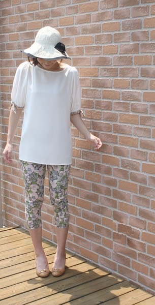 『affetto ハンドメイド　袖口リバティ　リボン　チュニック 白』