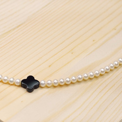 ブラックオニキス天然石淡水真珠のネックレス 2枚目の画像