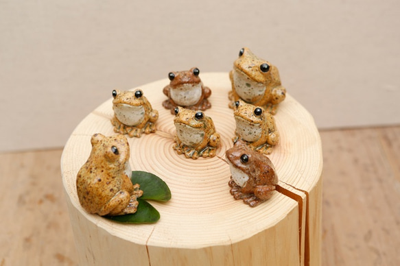 受注生産　【チビ】陶器のカエル　福が「かえる」、人が無事「かえる」　シロ 5枚目の画像