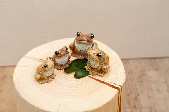 受注生産【チビ】陶器のカエル　福が「かえる」、人が無事「かえる」　アカ 3枚目の画像