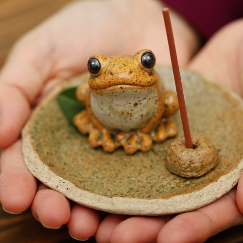 陶器の福々かえる お香立て ディフューザー・アロマポット かわいい