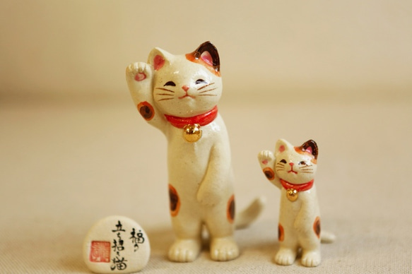 陶器の福々招き猫　立ちネコセット 3枚目の画像