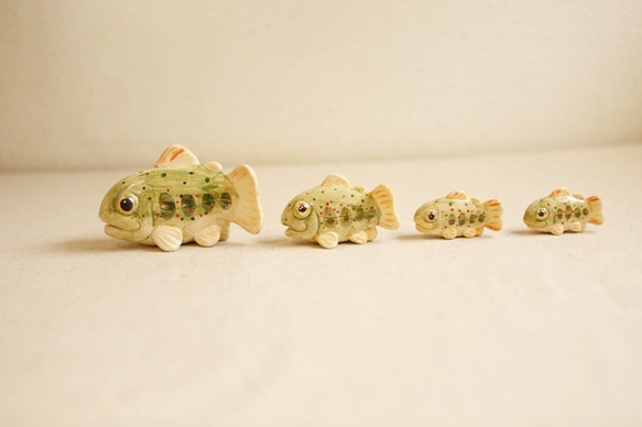 受注生産【中】陶器のあまご　みずみずしい川魚 2枚目の画像