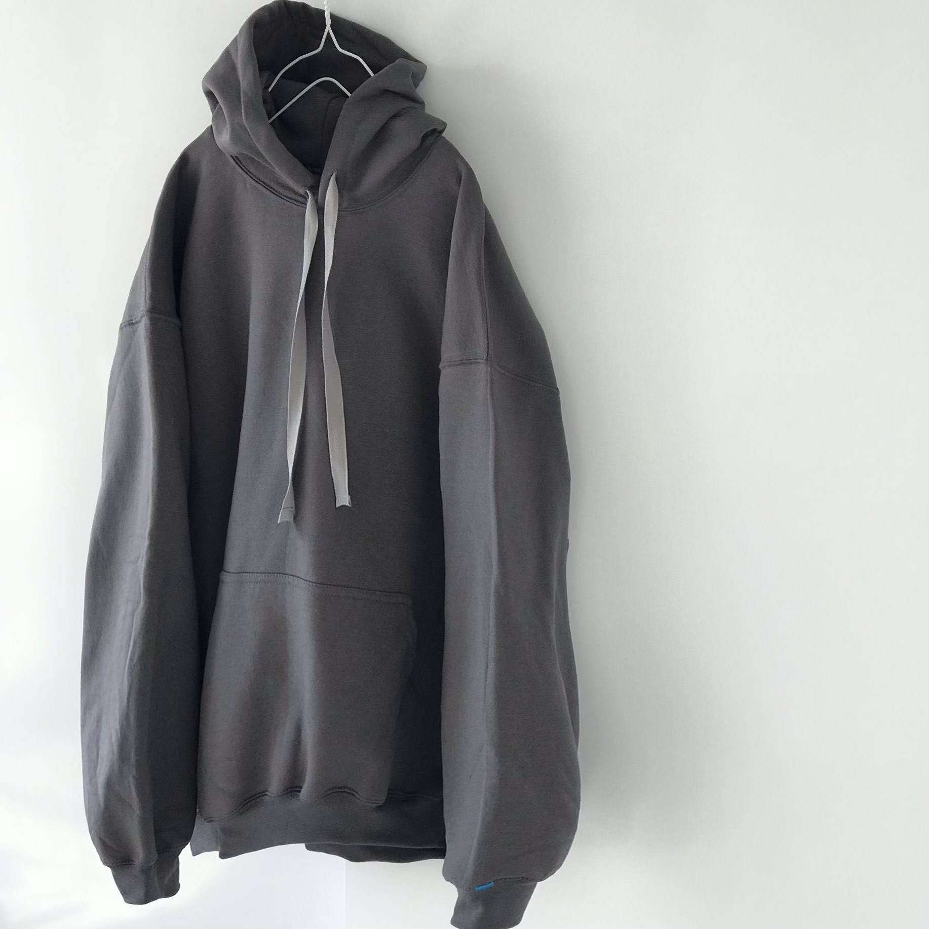 シンプル無地のオーバーシルエットパーカー / 手刺繍 / チャコールグレー