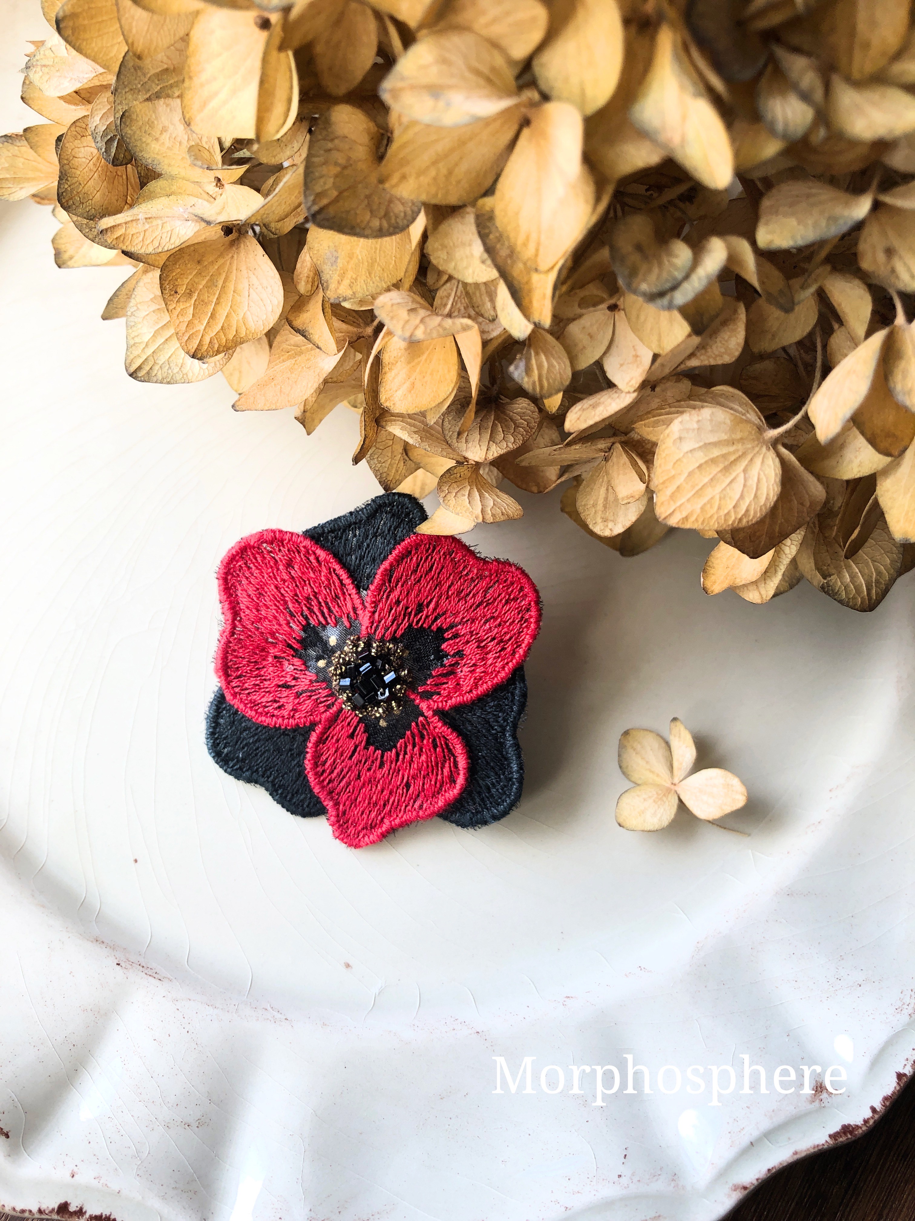 シックでゴージャスなパンジーブローチ　rouge×noir