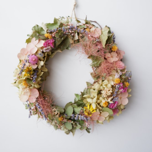 紫陽花と小花のリース