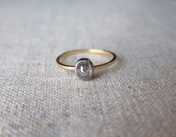 オーバルソルト＆ペッパーダイヤモンド K18WG＋K18YG リング