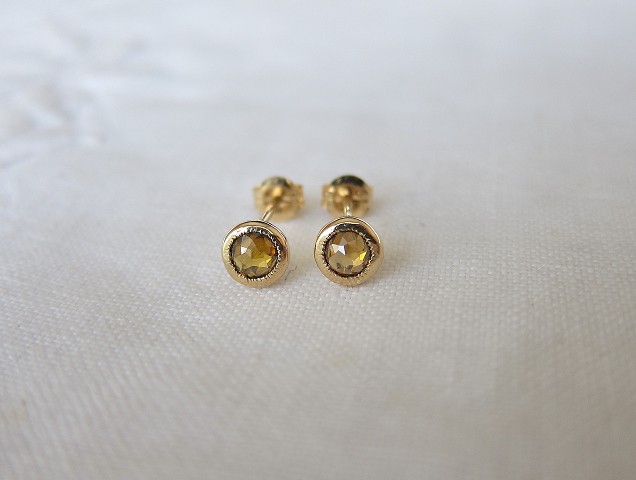 ラウンドコニャックダイヤモンド K18YG ピアス