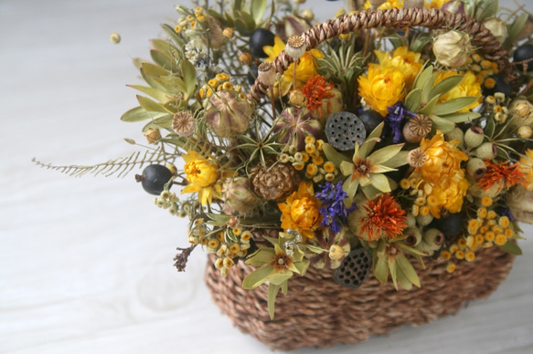 Natural yellow dryflower basket 3枚目の画像