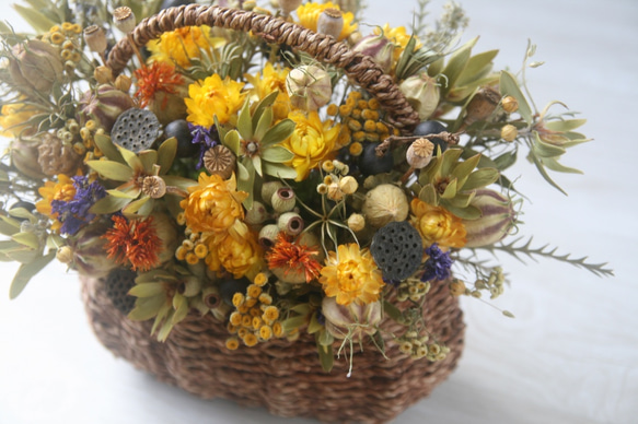 Natural yellow dryflower basket 4枚目の画像