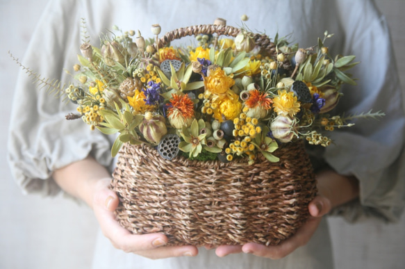 Natural yellow dryflower basket 5枚目の画像