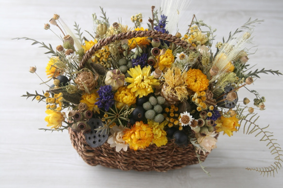 Natural yellow dryflower basket 3枚目の画像