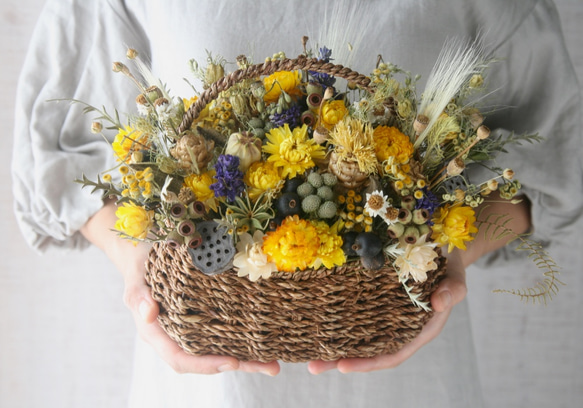 Natural yellow dryflower basket 4枚目の画像